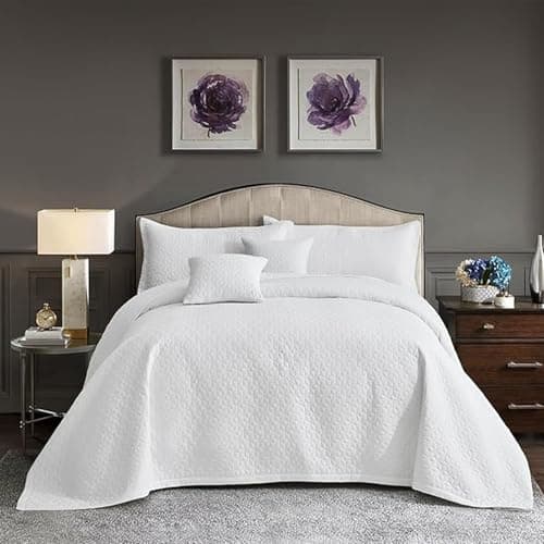 The Best Bedspreads & Coverlets